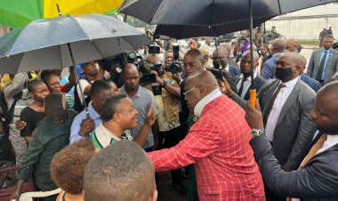 Kinshasa : Pas de repos pour Félix Tshisekedi, à peine d'arriver il se rend sur le lieu de l'incendie qui s'est déclaré dans un dépôt de carburant