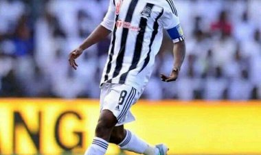 Mazembe-Pyramids : le coach Franck Dumas donne le carton rouge à Trésor Mputu