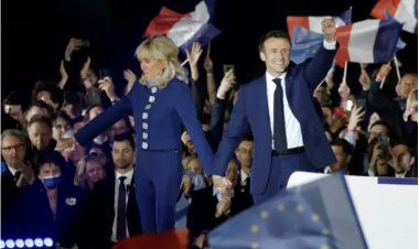 Tout (re)commence pour Emmanuel Macron, placé face à l'Histoire - Boursorama