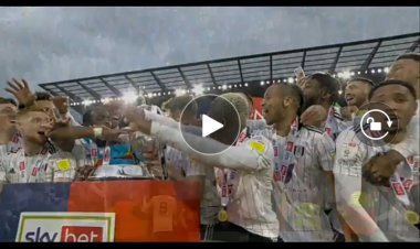 Angleterre : Le geste de Kebano lors de leur célébration du titre de champion vivement salué (Vidéo)
