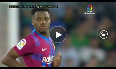 Barcelone : le but acrobatique d'Ansu Fati qui a paralysé le gardien de Betis (vidéo)