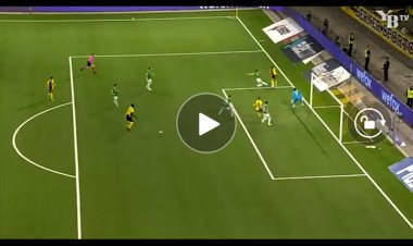 Football : Meschack Elia efface le défenseur et occasionne le 3e but de son équipe après avoir doublé (Vidéo)