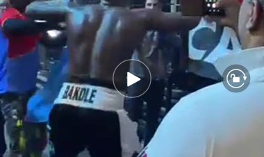 Boxe: Quelle ambiance après sa victoire sur Yoka, Martin Bakole exhibe des pas de danse (vidéo)