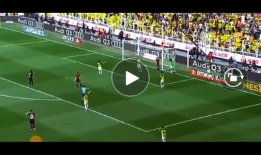 Football : L'intervention musclée de Marcel Tisserand sur une action de Fatih (Vidéo)