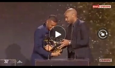 Foot : Kylian Mbappé élu meilleur joueur de Ligue 1 pour la troisième fois (Vidéo)