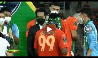 Football : Jonathan Bolingi en médaille avec Buriram United (Vidéo)