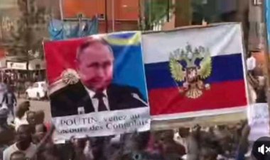 Marche de soutien aux FARDC : Les manifestants à Bukavu portant la photo du président russe, demande à Félix Tshisekedi d'imiter Vladimir Poutine