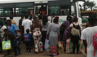 Incroyable : Dans cette ville ougandaise , il est interdit aux femmes de s'asseoir à l'avant dans les bus et camions