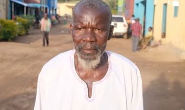 Un vieillard de 70 ans achète son cercueil pour préparer sa  mort alors qu'il est encore vivant