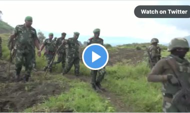 En visite d'inspection à Kibumba, le Général Célestin  Mbala, Chef d'Etat Major des FARDC a réconforté la population victime de la barbarie rwandaise.