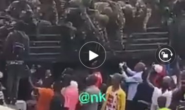 RDC : Les Kinois cotisent pour les militaires en route pour Goma afin de défendre le pays (Vidéo)