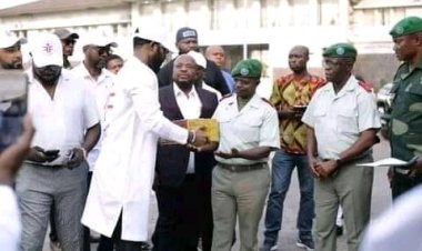 Soutiens aux FARDC:Fally Ipupa donne un don de vivres  à l'armée congolaise
