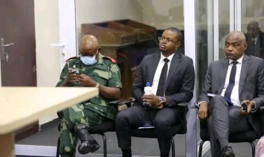 République démocratique du Congo :  Le général chico corrige le ministre Patrick muyaya sur la communication
