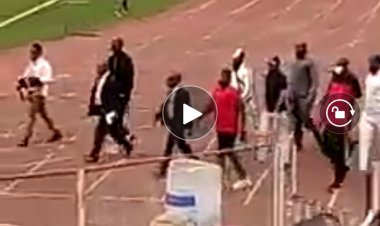 Match de Gala des léopards : Des jets de projectiles jetés sur le ministre de sport Serge Nkonde (Vidéo)