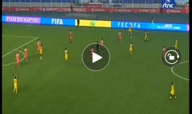 Match de Gala : Le joli coup de tête de Mbokani qui passe juste à côté (Vidéo)