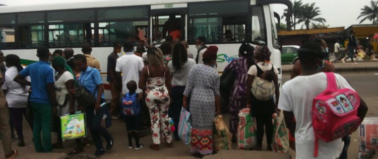 Incroyable : Dans cette ville ougandaise , il est interdit aux femmes de s'asseoir à l'avant dans les bus et camions