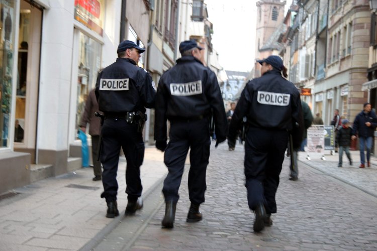 Dans ce pays , il est interdit de filmer la police