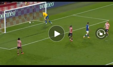 Football : Ce but acrobatique de Yoane Wissa face à oldham choisi comme son meilleur but de la saison (Vidéo)