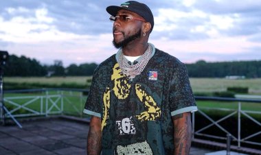 Video /Davido : L’artiste pose un grand geste envers son enfant qu’il a rejeté