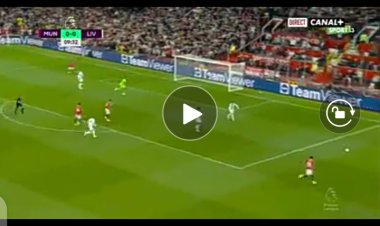 Foot : Manchester United arrache sa première victoire en saison devant Liverpool (Vidéo)
