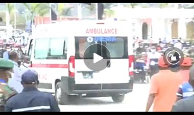 Hommage à Eduardo Santos : En plein témoignage un orateur tombe (vidéo)