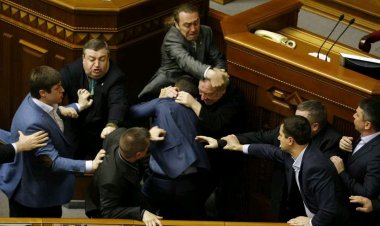 Vidéo/Scandale : les députés se battent en plein parlement