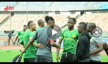 Tanzanie : La causerie en lingala entre Yannick Bangala et le buteur Fiston Kalala Mayele (Vidéo)