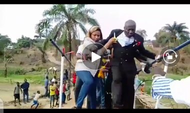 RDC : Ce pont s'effondre en pleine inauguration, regardez la scène (Vidéo)