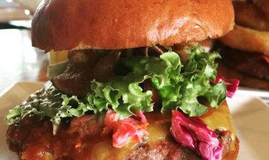 Insolite : Un milliardaire se fait escorter pour acheter un chawarma