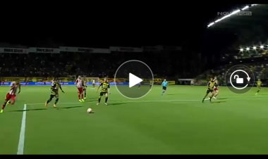 Olympiakos : Cette faute sur Bakambu dans le rectangle non sifflée par l'arbitre (vidéo)