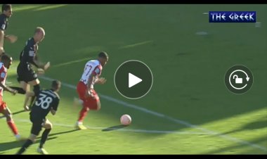 Foot : D'une frappe de tête puissante, Cédric Bakambu offre la victoire à Olympiakos (vidéo de son magnifique but)