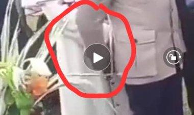 RDC : Que cache ce geste du Gouverneur du Kongo Central avant de saluer le Chef de l'État (Vidéo)