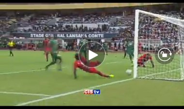 Foot : Ce but marqué par le chanteur AKON lors d'un match de gala a surpris le monde entier (Vidéo)