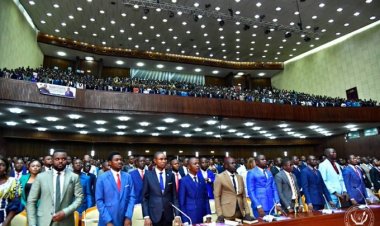 Face à la Jeunesse, Tshisekedi réitère son appel à l’enrôlement massif dans l’armée