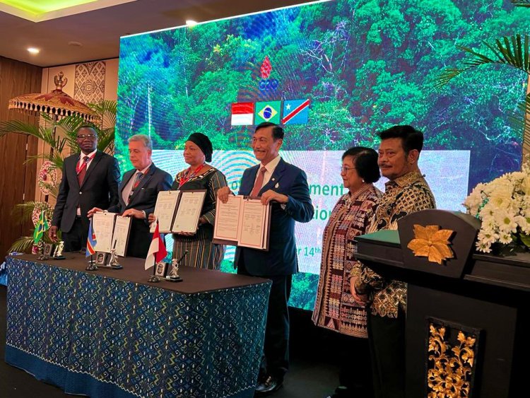 Enfin, la #RDC, le #Brésil et l’#Indonésie font bloc pour la valorisation de leurs ressources forestières à travers la signature formelle de l’accord à ce sujet, intervenue ce lundi à Bali en marge du #G20Indonesia.