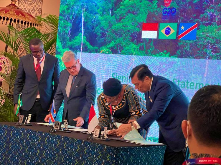 Enfin, la #RDC, le #Brésil et l’#Indonésie font bloc pour la valorisation de leurs ressources forestières à travers la signature formelle de l’accord à ce sujet, intervenue ce lundi à Bali en marge du #G20Indonesia.