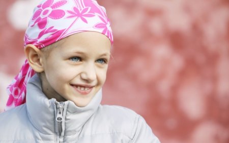 Atteinte d'un cancer cette fillette de 4 ans fait une demande bouleversante au Père Noël