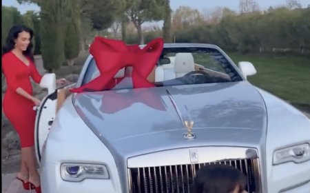 La réaction de Cristiano Ronaldo lorsqu'il voit son cadeau de Noël !