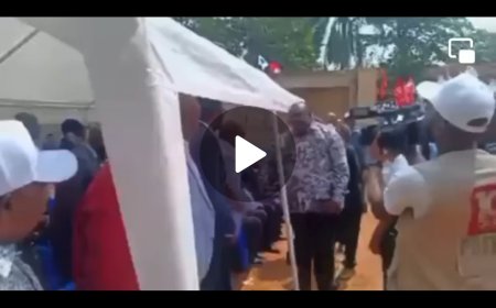 RDC ici sur ces images, Jean-Pierre Bemba se refuse de saluer Guy Loando (Vidéo)