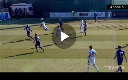 Foot : Le joli but de la tête plongeante de Yannick Bolasie (vidéo)