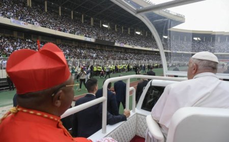 Un prêtre et 5 étudiants arrêtés pour des chants contre le président après l'événement du pape François en RDC