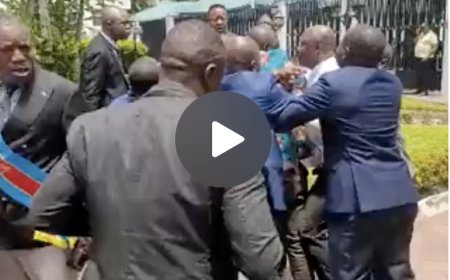 Bagarre à la primature:Les gardes du corps du Premier Ministre qui s’en prennent aux députés provinciaux en protestation à la primature