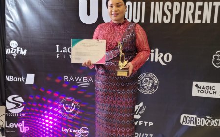 Genre/50 Femmes influentes de la RDC : Nathalie Kambala reçoit son trophée dans la catégorie des actrices sociales