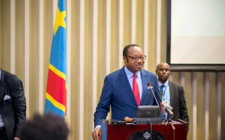 Le budget de 16 milliards USD pour 2023 est un « faux et un maquillage des chiffres », affirme  @NoelKTshiani , professeur à la faculté des sciences économiques de l’université catholique du Congo.