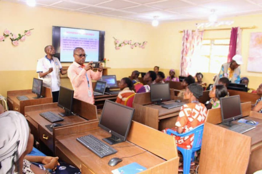 Kasaï-Central : Des femmes rapatriées et déplacées internes formées sur le numérique à Kananga