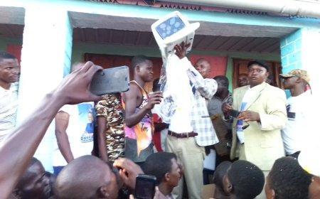 Sankuru : Le député Francis Ilunga dote le HGR de Bena Dibele de l'appareil échographique comme il l'avait promis
