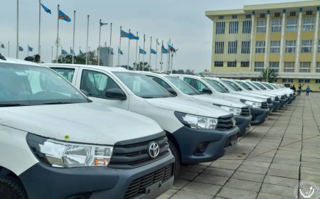 ESU : Le gouvernement congolais remet une trentaine de véhicules aux professeurs émérites de Lubumbashi et Kasaï
