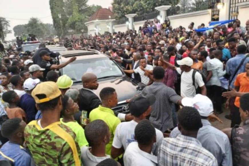 Kananga : les militants de l’UDPS brûlent les pneus pour empêcher la tenue du meeting de Delly Sessanga