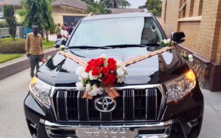 RDC : Félix Tshisekedi offre une Prado à Jossart Nyoka Longo pour ses 70 ans
