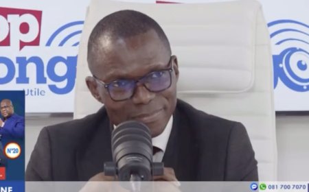 Le député Eliezer Ntambwe demande pardon à la population pour avoir défendu l’affaire 21 000 $. Il reconnaît son erreur et affirme que certains députés reçoivent jusqu’à 50 000 $.